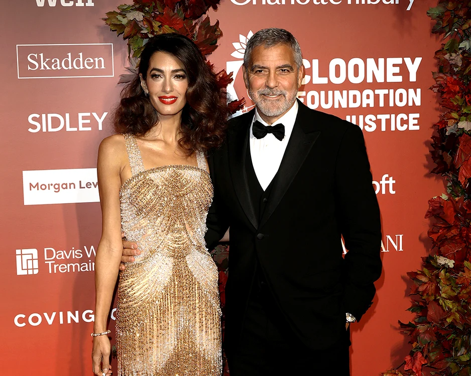 George Clooney  se mândrește cu soția lui, Amal