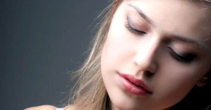 Aplicaţi creme cu factor de protecţie înainte să vă expuneţi la soare