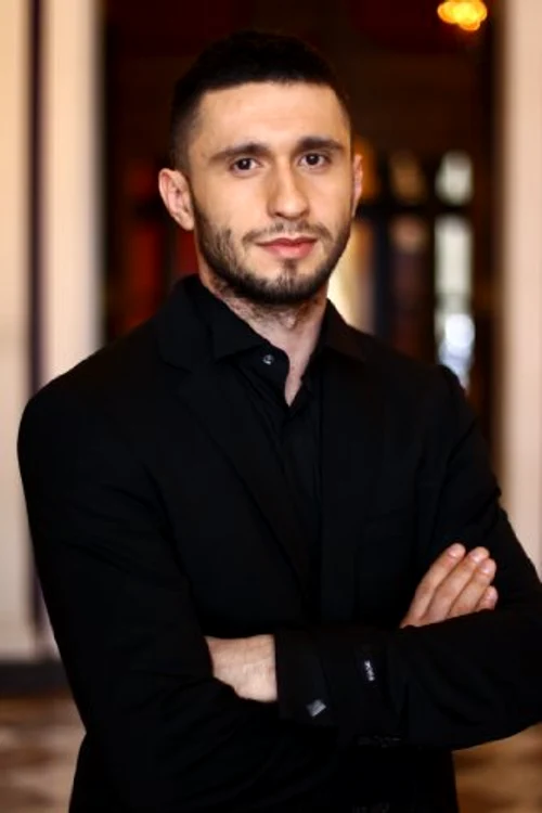
    Dana Nălbaru se mândreşte cu soţul şi fiul ei pe facebookfoto: arhiva personala  