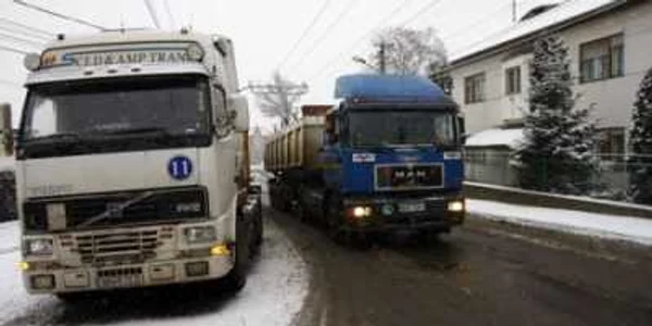 Maşinile mari circulă cu dificultate prin Sibiu