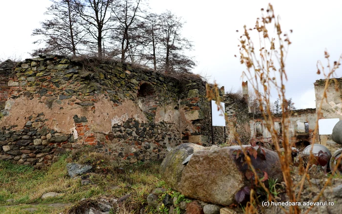 Vechea biserică reformată și o parte din ansamblul medieval. Foto: Daniel Guță