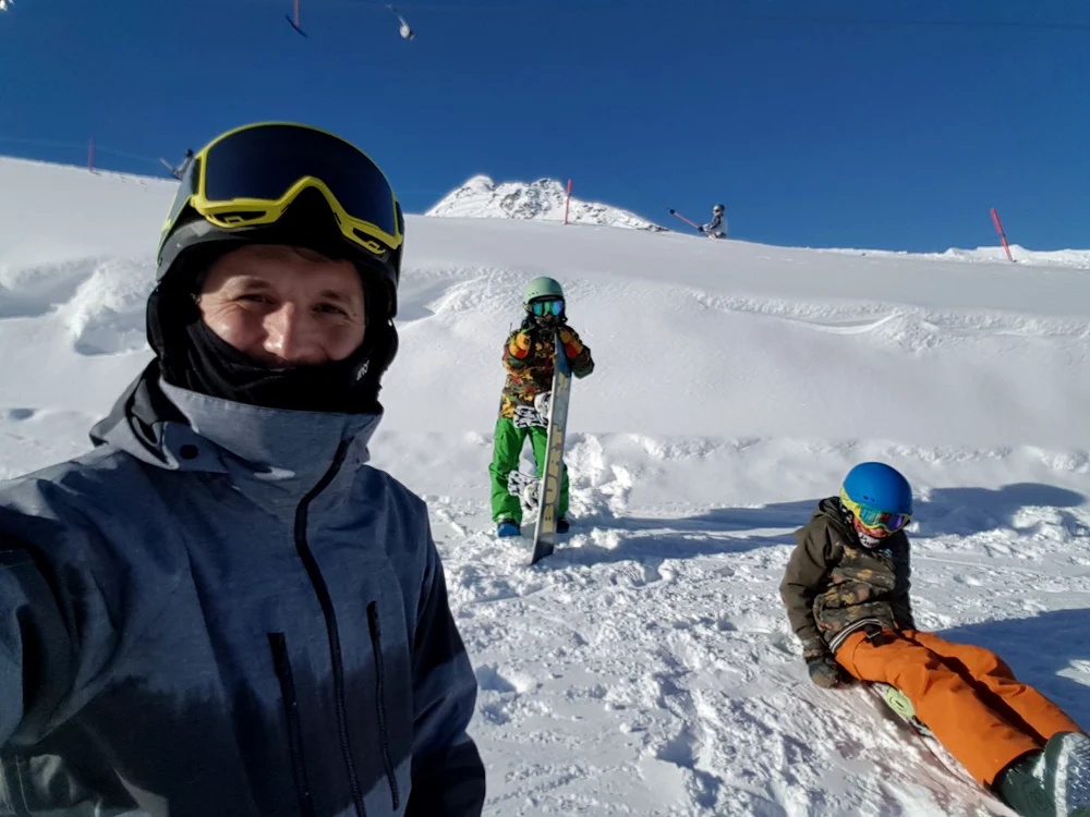 Băieții lui Andi iubesc sporturile de iarnă