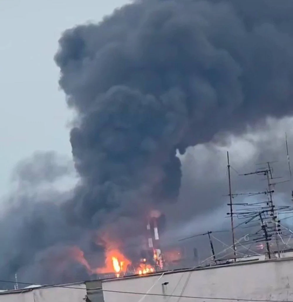 Ucraina continuă atacurile cu drone asupra instalațiilor petroliere din Rusia. Alte două rafinării au fost cuprinse de flăcări