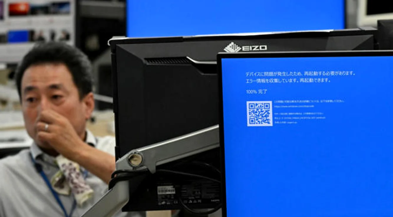 Pe PC-urile care rulează pe baza „Windows” au apărut mesaje de „reboot”, în Tokyo.  FOTO AP