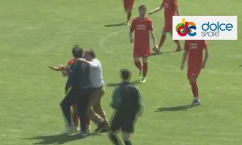 Marius Lăcătuş a sprintat spre fotbalistul advers cu gândul să l înveţe minte  (captură Dolce Sport) jpeg