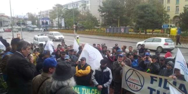 Protest Cartel Alfa la Prefectura Tulcea