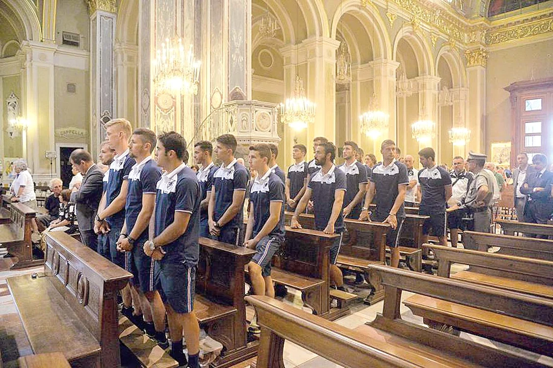 Jucătorii Sampdoriei au asistat la slujbă, după care au plecat în cantonament