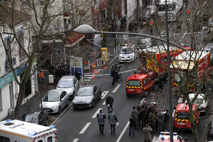 Atentat terorist în Franţa. Doi poliţişti au fost răniţi într-un nou incident armat, la Montrouge, în sudul Parisului FOTO AP