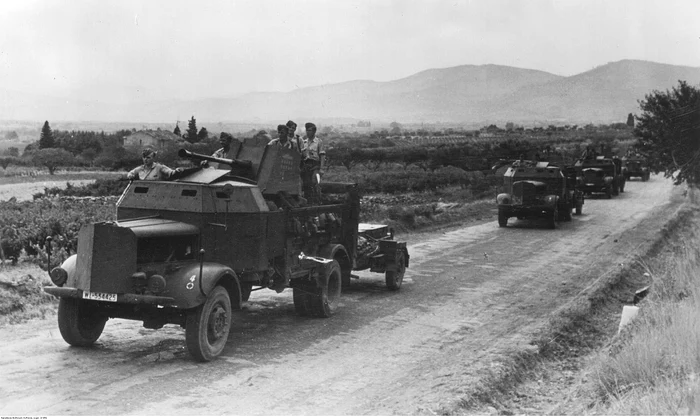Tun german montat pe un camion în timpul celui de-al Doilea Război Mondial (© Narodowe Archiwum Cyfrowe)