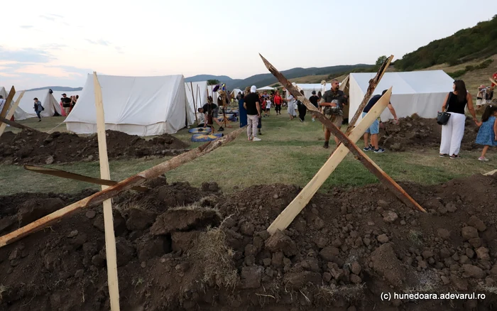 O reconstituire modernă a castrelor de marș, la Dacfest. Foto: Daniel Guță