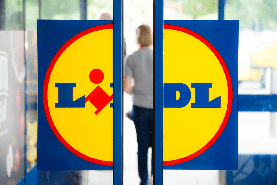 Lidl își reduce programul de funcționare. La ce oră se închid magazinele 