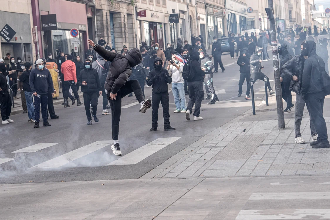 Proteste violente au loc în Franța