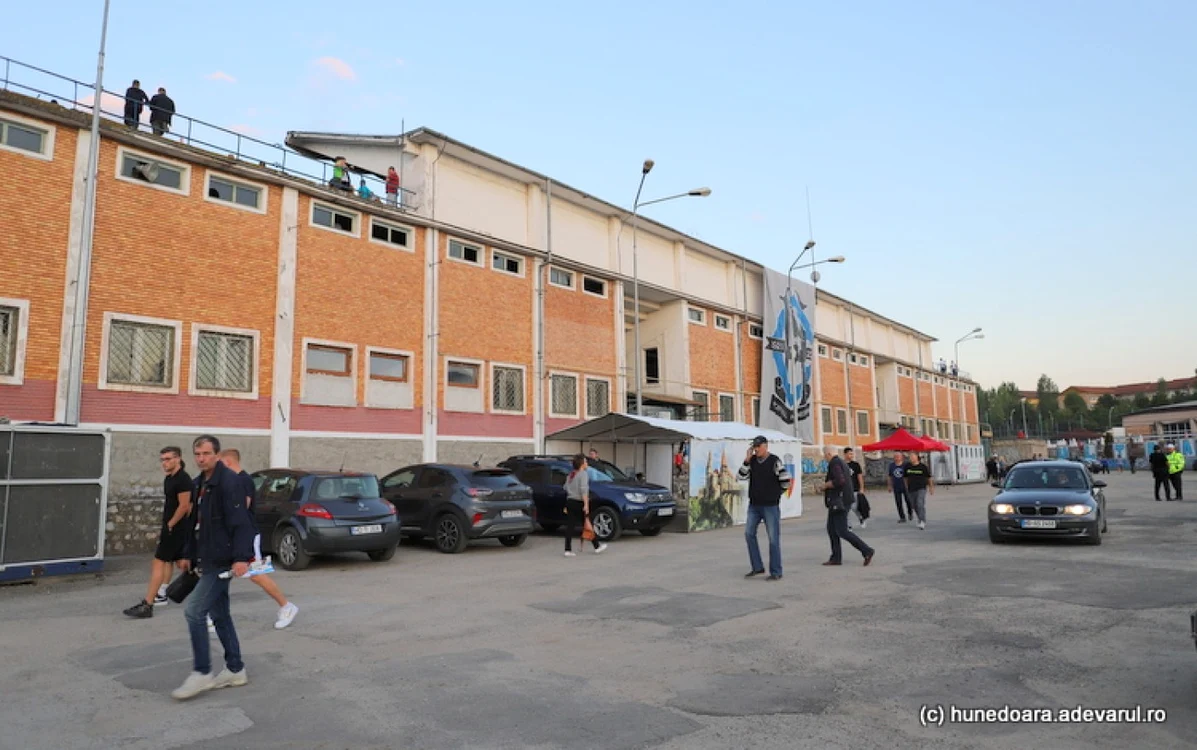 Arena din Hunedoara va fi demolată. Foto: Daniel Guţă. ADEVĂRUL