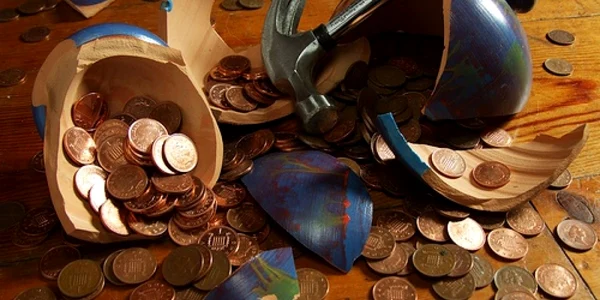 Propagarea crizei datoriilor din Zona Euro a fost determinată de lipsa uniunii politice