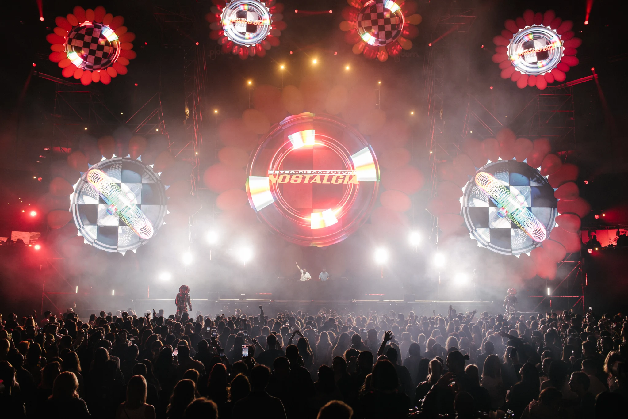 NOSTALGIA revine la București cu ediția „Flori, fete sau băieți”, pe 6 și 7 martie, la Romexpo