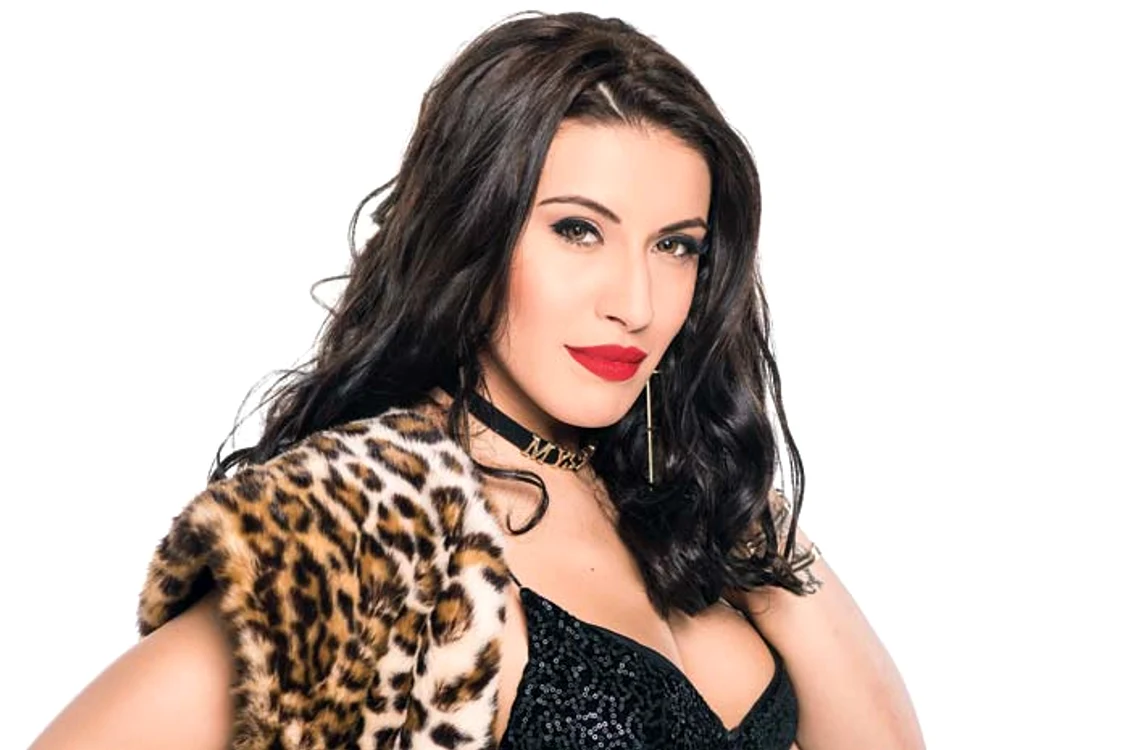 
    Nicoleta Nucăfotografii: aNTENA 1/arhiva personală  