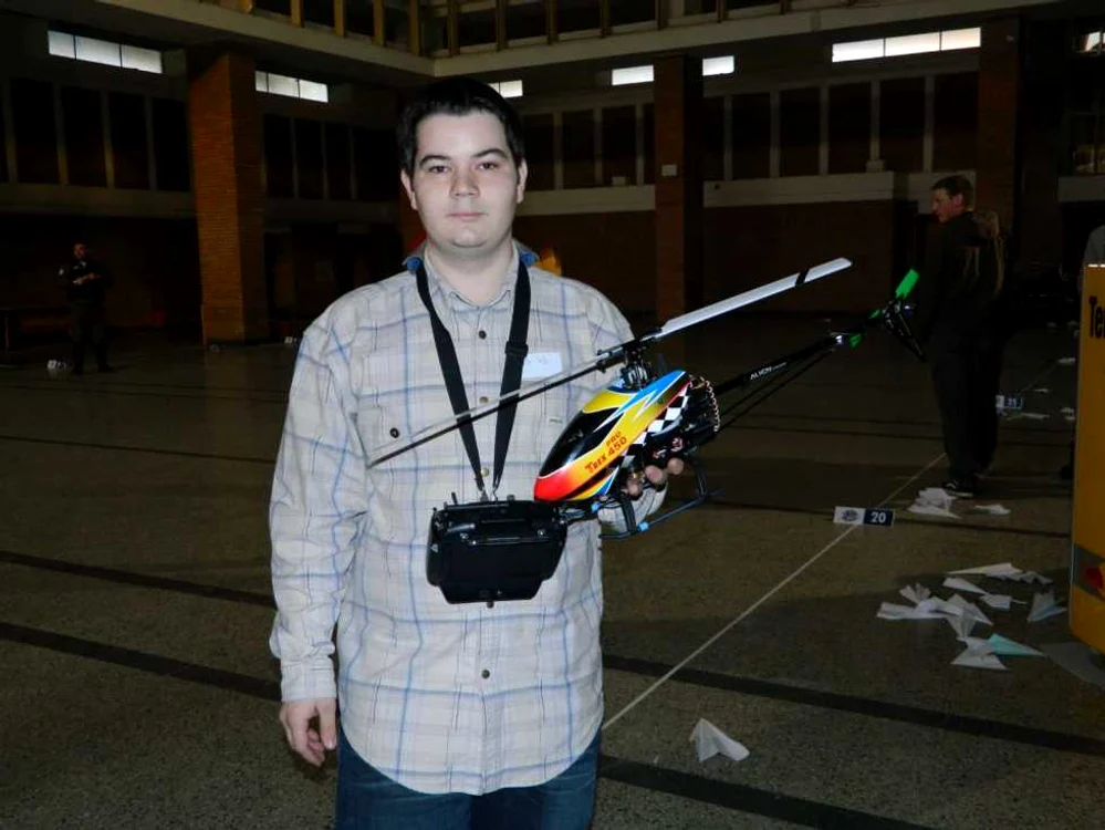Calicările pe Bucureşti "Red Bull Paper Wings" pentru Campionatul Mondial de avioane din hârtie FOTO: Florin Marin