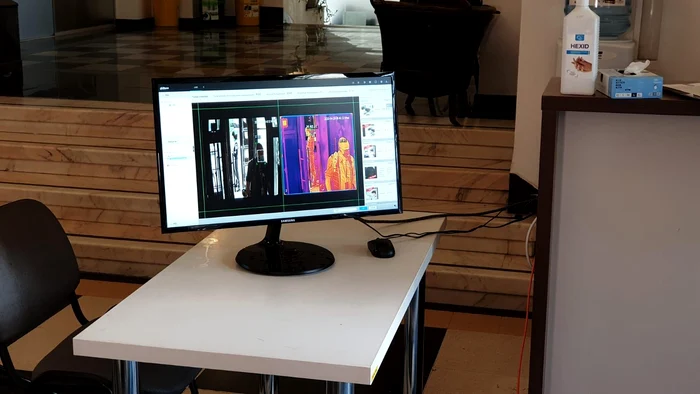 
    Primăria sectorului 1 are acum un sistem pentru a opri intrarea în clădire a bolnavilor de coronavirusFoto: primariasectorului1.ro  