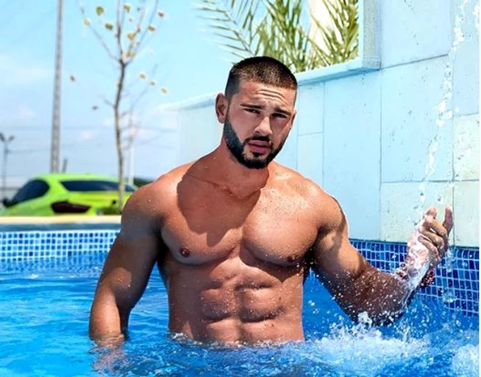 
    Dorian Popa a recunoscut care sunt operațiile estetice pe care le-a suferit Foto Instagram  