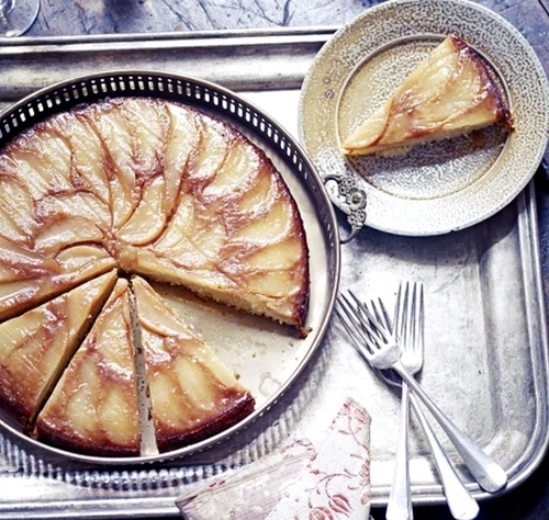 tort cu pere caramelizate si migdale jpeg
