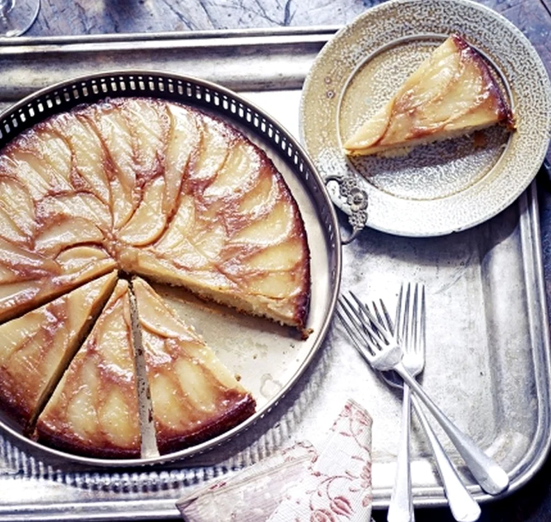 tort cu pere caramelizate si migdale jpeg