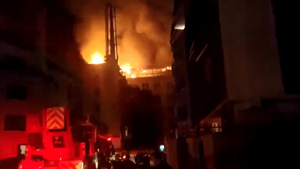 Incediu la Sibiu. 30 de oameni evacuați de Crăciun din case, din cauza unui apartament cuprins de flăcări