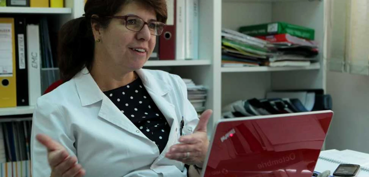 Dr. Irina Strâmbu spune că pacienţii depistaţi cu cancer pulmonar în stadii incipiente au şanse de vindecare  FOTO / Eduard Enea