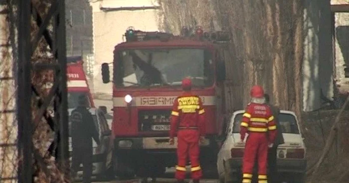 Incendiul la fabrica de hârtie a izbucnit duminică după amiază