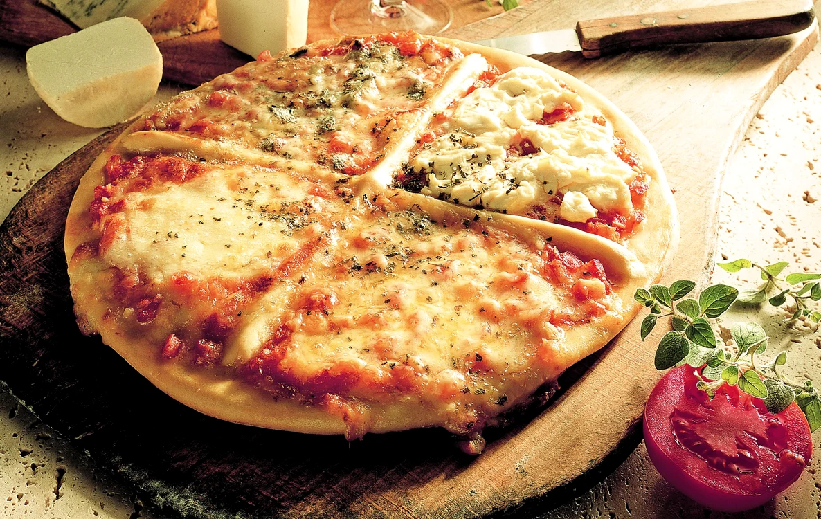 pizza cu 4 feluri de branza jpeg