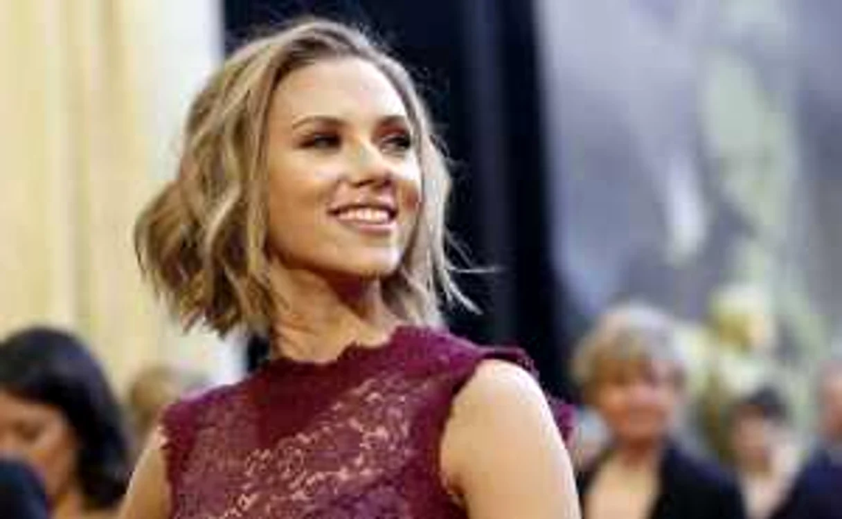 Scarlett
Johansson s-a remarcat în lumea filmului la vârsta de 12 ani,
jucând alături de Robert Redford în „Îmblânzitorul de cai/The
Horse Whisperer“, în
1998 FOTO AFP