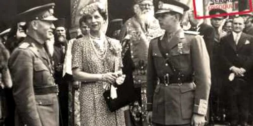 Ion Antonescu (stânga), Regina-Mamă Elena şi Regele Mihai (dreapta) la o slujbă de la Patriarhie, în septembrie 1940 