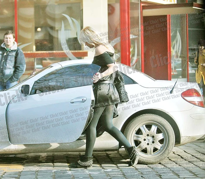 
    11 mai 2011- Manechinul a parcat  pe trecerea de pietoni  