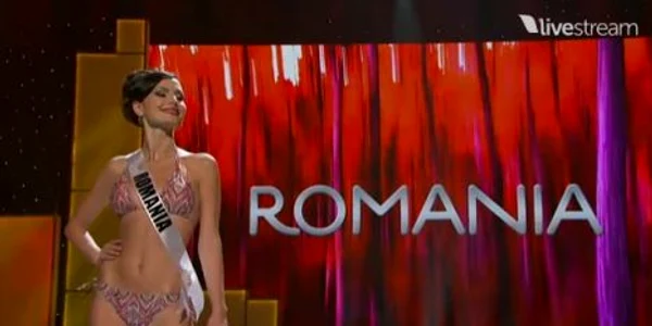 Larisa Popa a reprezentat România la Miss Universe 2011