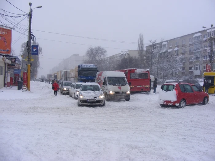 Drumurile au devenit periculoase din cauza zăpezii