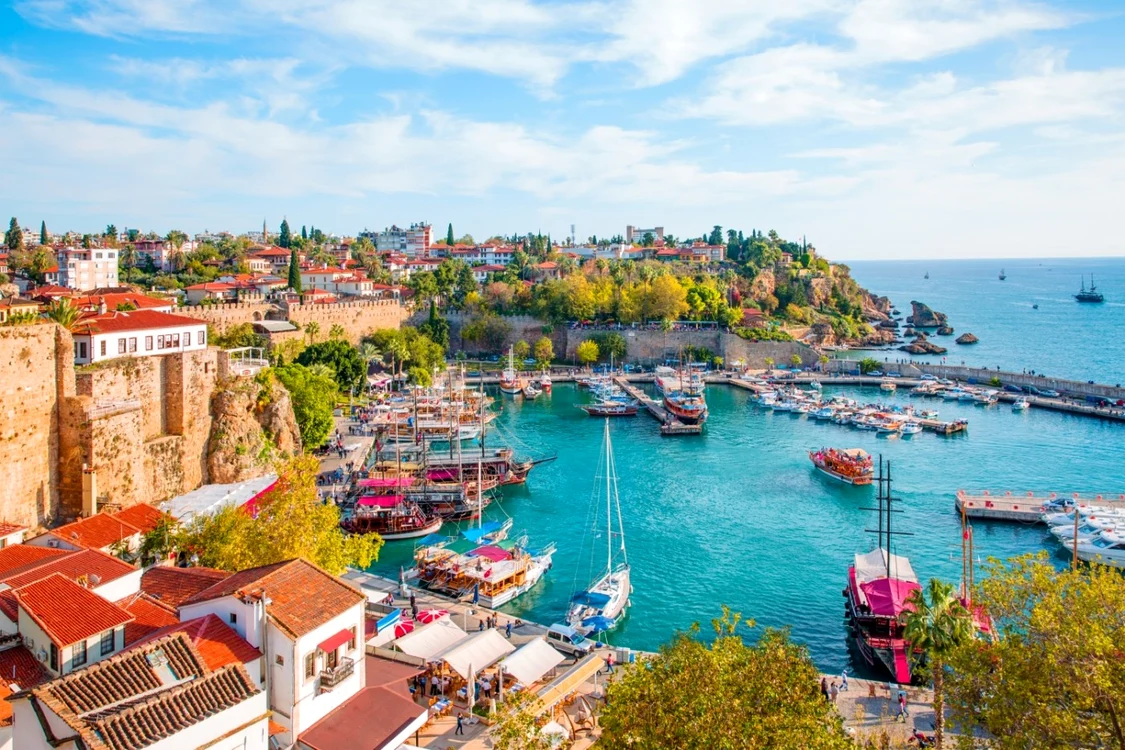 Antalya atrage zeci de mii de turiști români în fiecare an. FOTO: Shutterstock