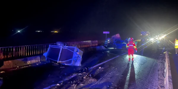 Accident cu cinci victime pe DN1 între Porumbacu de Jos şi Scoreiu - coliziune între un TIR şi două turisme Foto ISU Sibiu