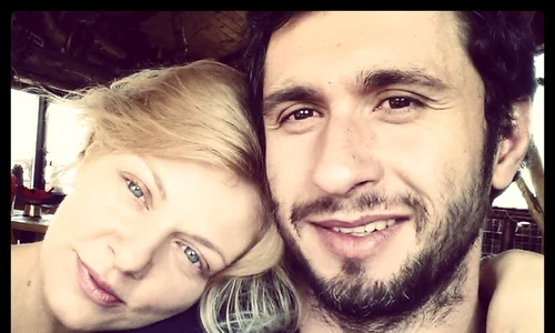 Cele două vedete nu ezite să îşi arate fericirea pe site urile de socializare jpeg