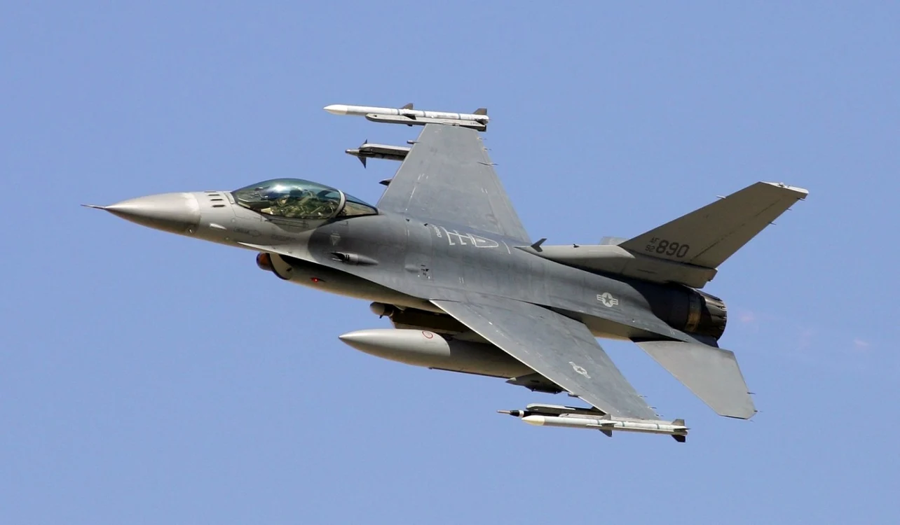 F 16