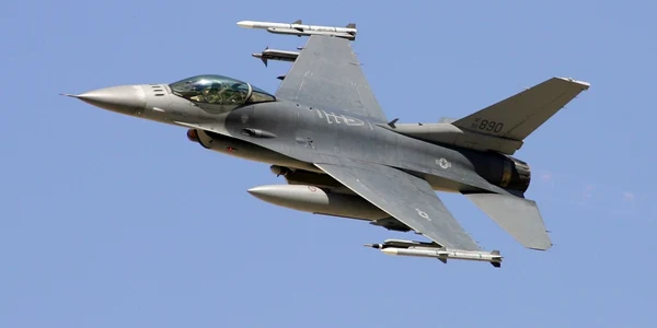 F 16