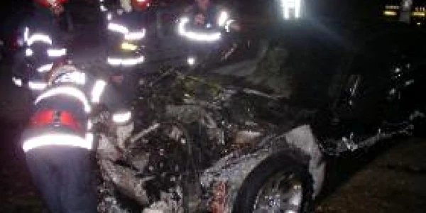 Seria maşinilor incendiate continuă