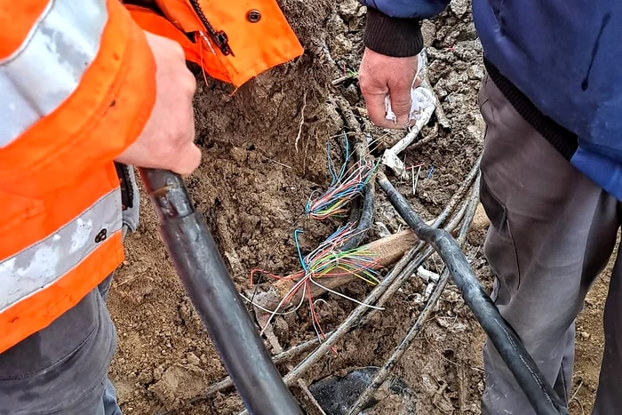 Cablurile au fost tăiate FOTO: CFR SA