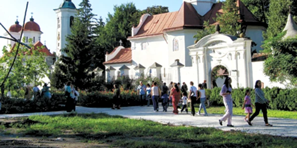 Timisoara: Mii de creştini sunt în pelerinaj la mănăstiri
