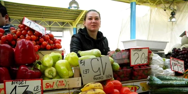Marfă străină pe tarabe