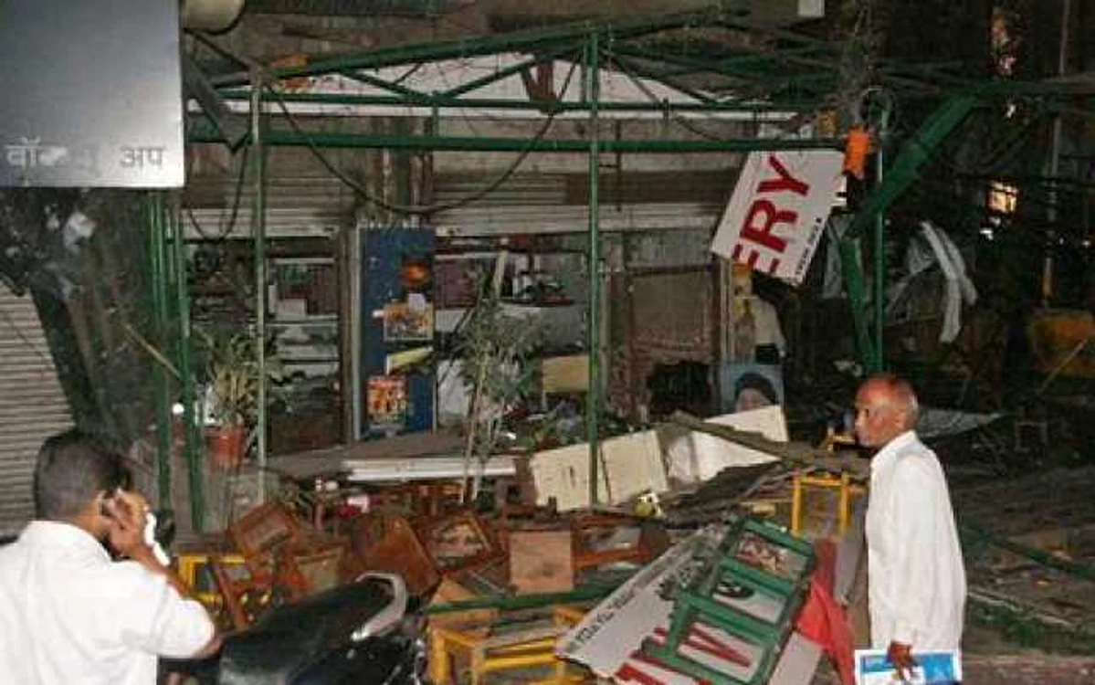 Explozia s-a produs când un angajat al restaurantului a încercat să deschidă un pachet