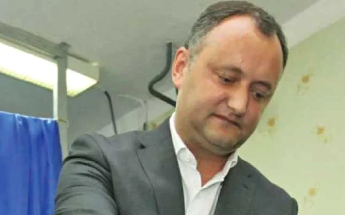 Comunistul Igor Dodon a trecut întâi pe la biserică