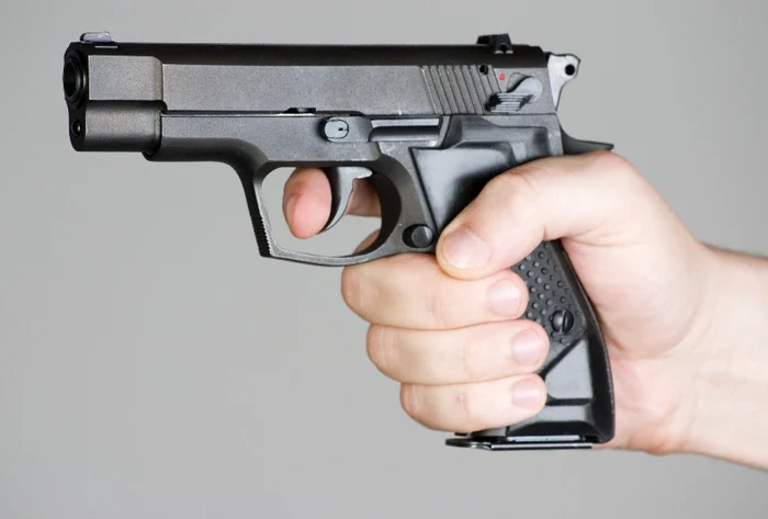 Femeia a fost împuşcată cu un singur glonţ