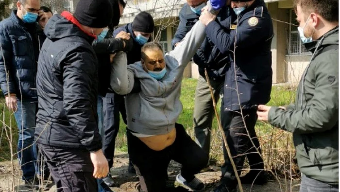 
    Deținutul condamnat pentru omor, care a evadat din spital, a fost găsit într-un canal  