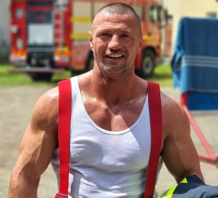 Sorin are peste 3.000 de ore de gardă ca pompier voluntar FOTO ISU Suceava