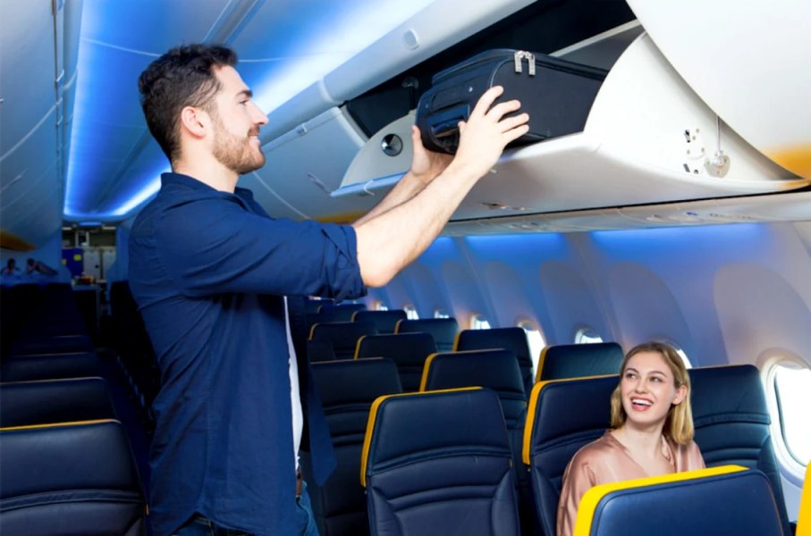 Bagajul de cabină ar putea deveni gratuit în avion. Parlamentul European vrea noi reguli pentru companiile aeriene