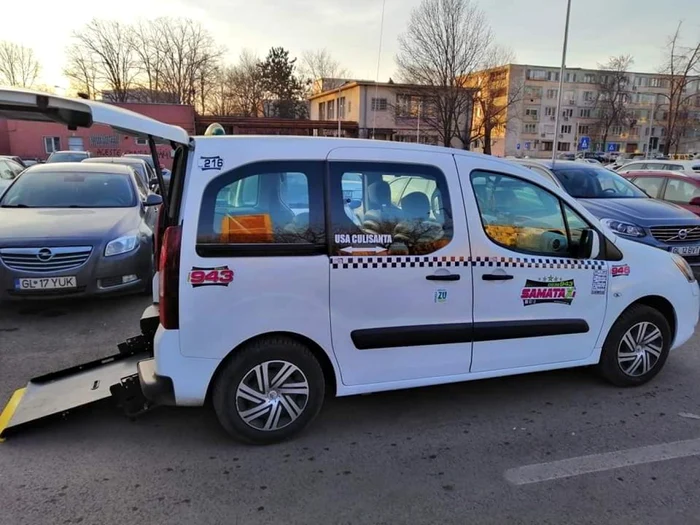 Taxiul de la Galaţi adaptat pentru oamenii în cărucioare FOTO Ionuţ Chirilă